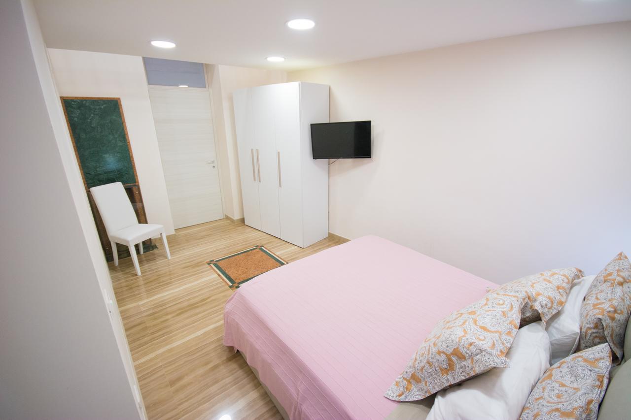 Al Vecchio Fontanile Bed & Breakfast Лезина Екстериор снимка